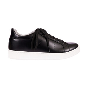 Ανδρικά μαύρα δερμάτινα sneakers.